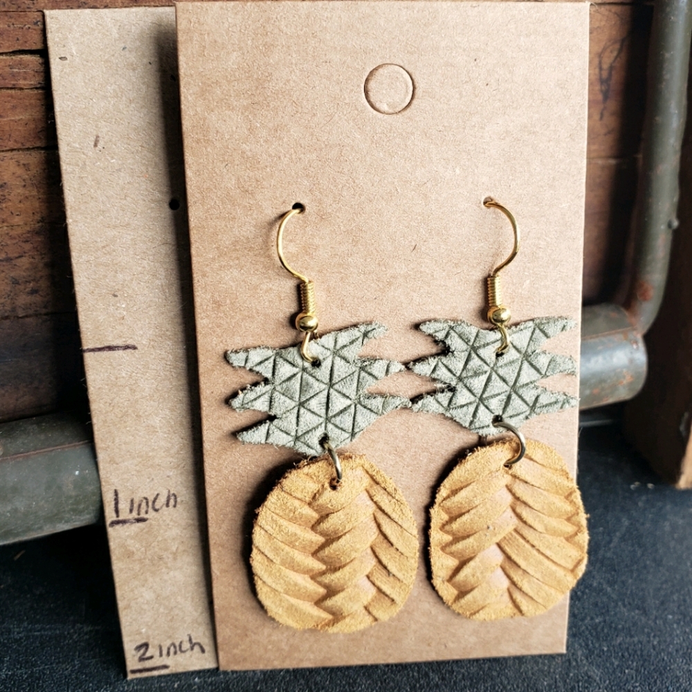 Genuine leather dangle earrings- pineapple 🍍